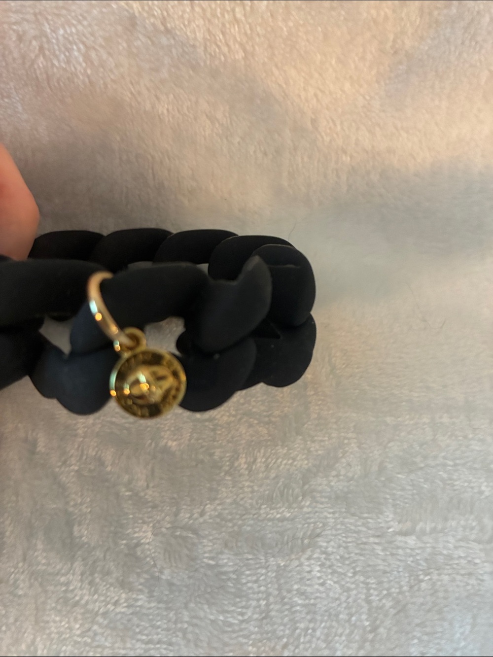 Marc by Marc Jacobs Black Chunky Chain Bracelet with Gold Logo Disc - Picture 2 of 4